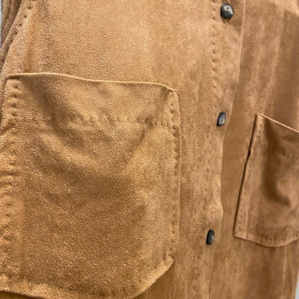 Chelsea & Violet Tan Sleeveless Button-Down Shirt - Picture 2 of 5